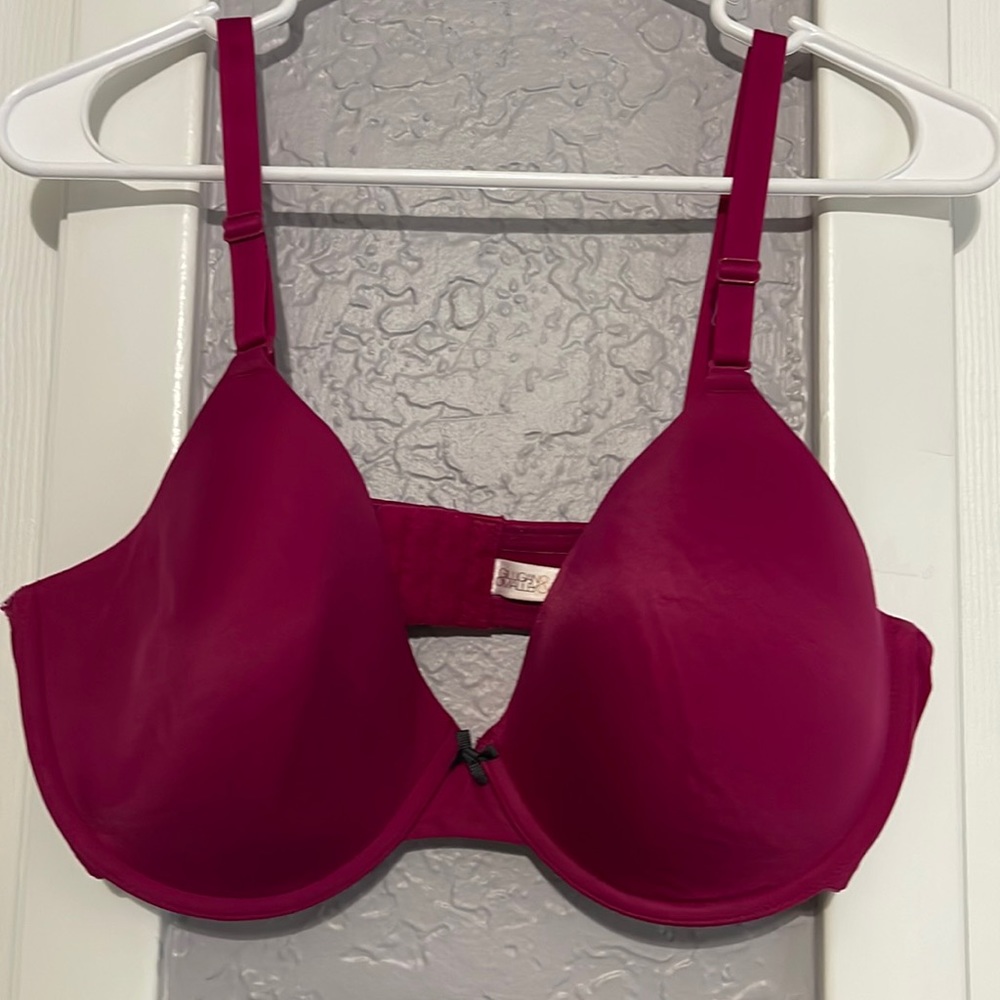 Gilligan & O’Malley lightly padded 38DD bra in magenta pink.  Gently worn.